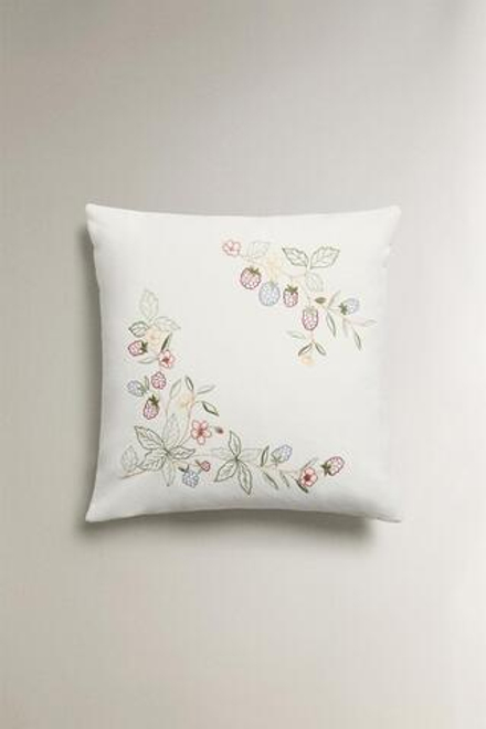 ZARA HOME ЧЕХОЛ ДЛЯ ДЕКОРАТИВНОЙ ПОДУШКИ С ВЫШИВКОЙ «ЕЖЕВИКА», КРЕМОВЫЙ