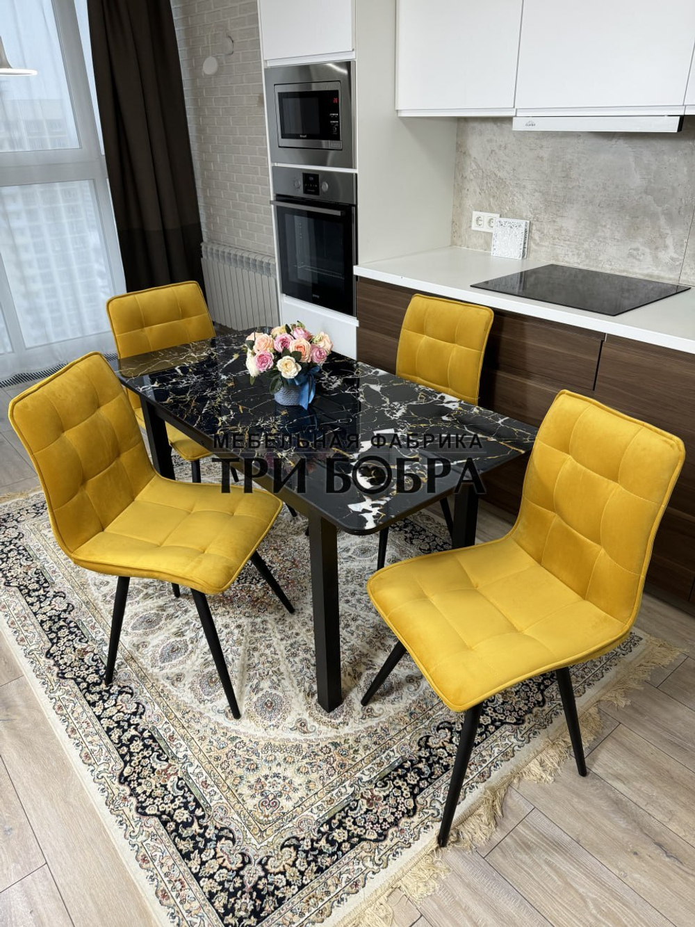 Стеклянный раздвижной стол "Черный мрамор" и стулья "ГУЧИ" желтый