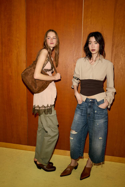 ZARA ДЖИНСОВЫЕ ШОРТЫ TRF СО СРЕДНЕЙ ПОСАДКОЙ И РАЗРЕЗАМИ, ГОЛУБОЙ