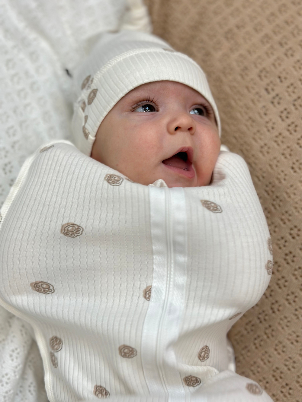 Пеленальный кокон Лапки Рубчик Экрю RinaAmari