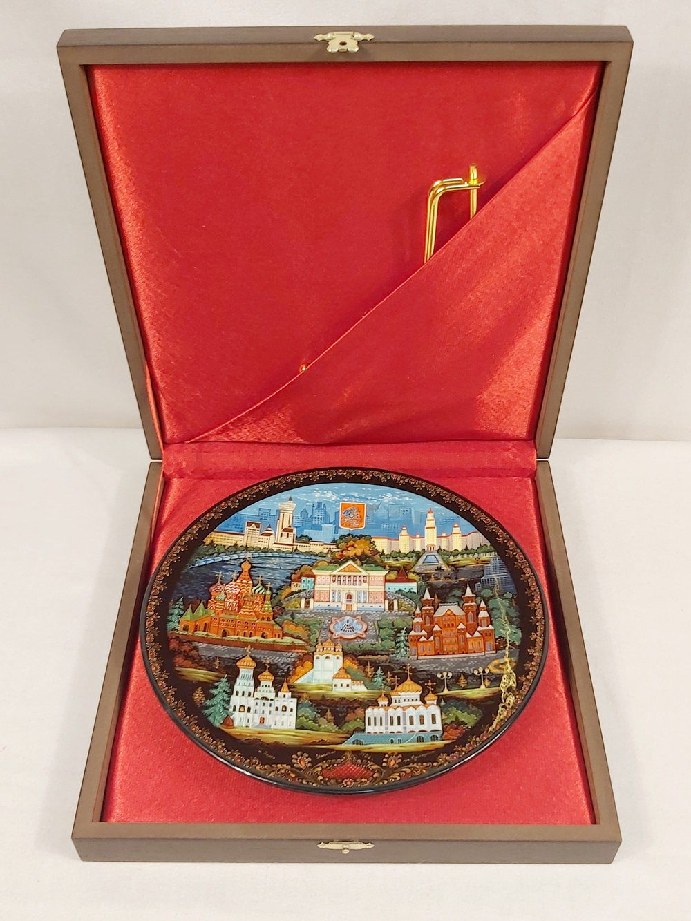 Тарелка " Москва" с росписью Палех в подарочном футляре