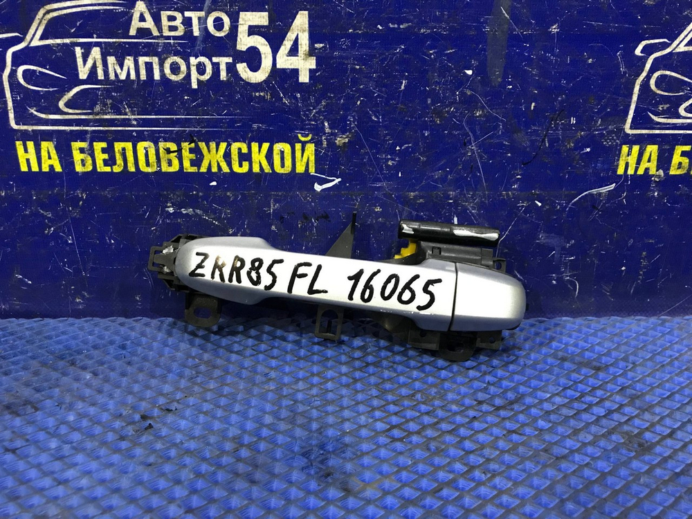 Ручка двери передней левой внешняя TOYOTA VOXY 2014-2021