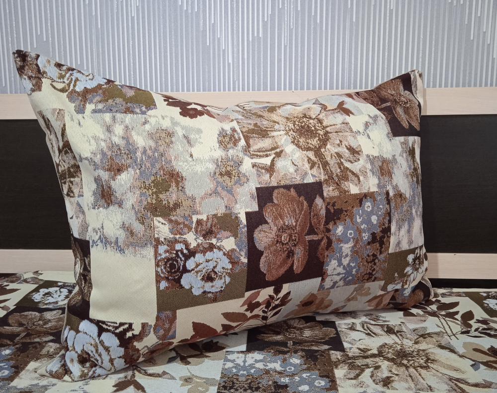 Декоративная гобеленовая наволочка для интерьерной подушки Цветочная коллекция 68х47