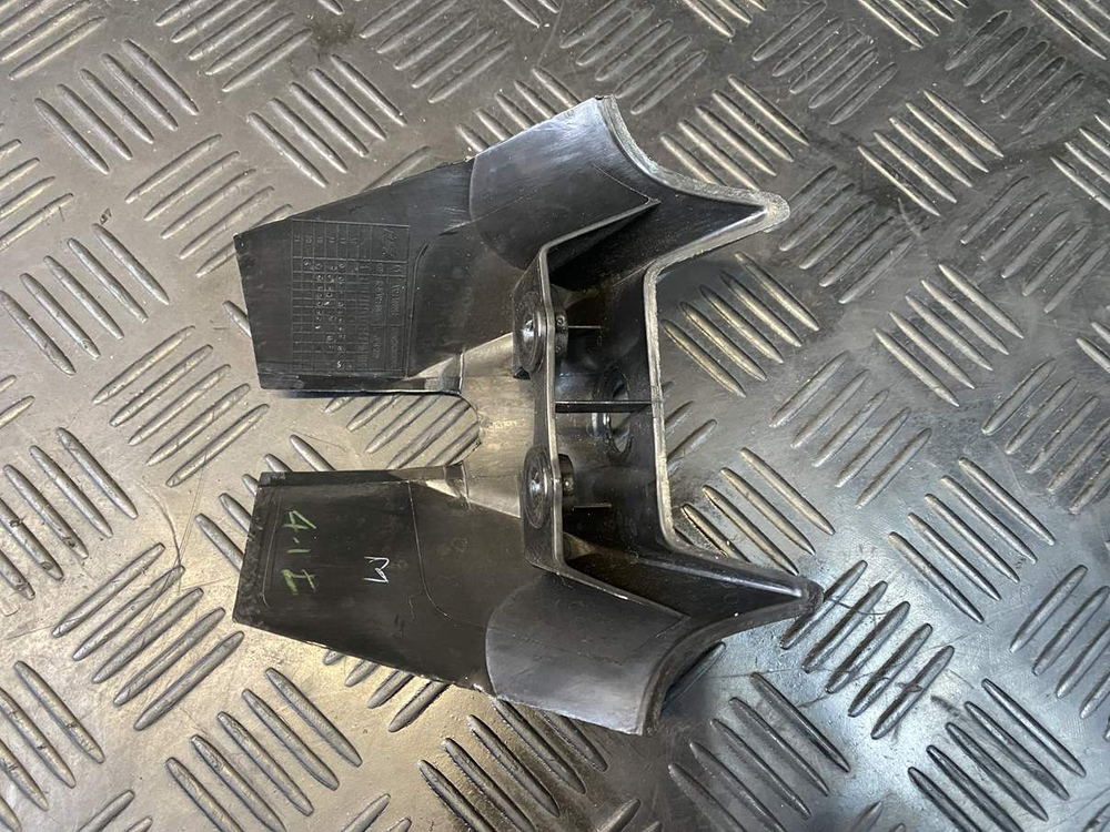 Пластик замка зажигания KTM 250 Duke 2020 JP181220