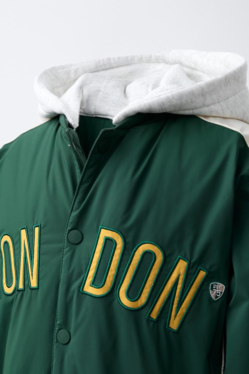 ZARA БОМБЕР С ОТСТЕГИВАЮЩИМСЯ ФЛИСОВЫМ КАПЮШОНОМ WATER REPELLENT, ЗЕЛЕНЫЙ