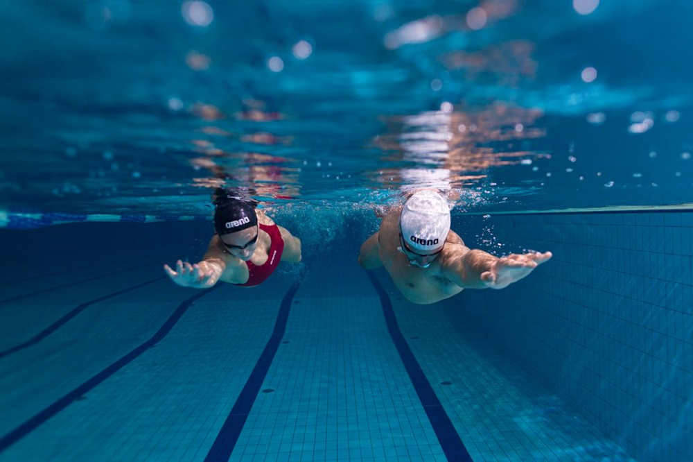 001451 101 1sz Arena 24 шапка для плавания Moulded ProdII White