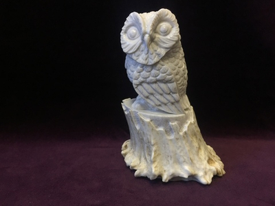 Сова на пне. Миниатюра из рога лося.