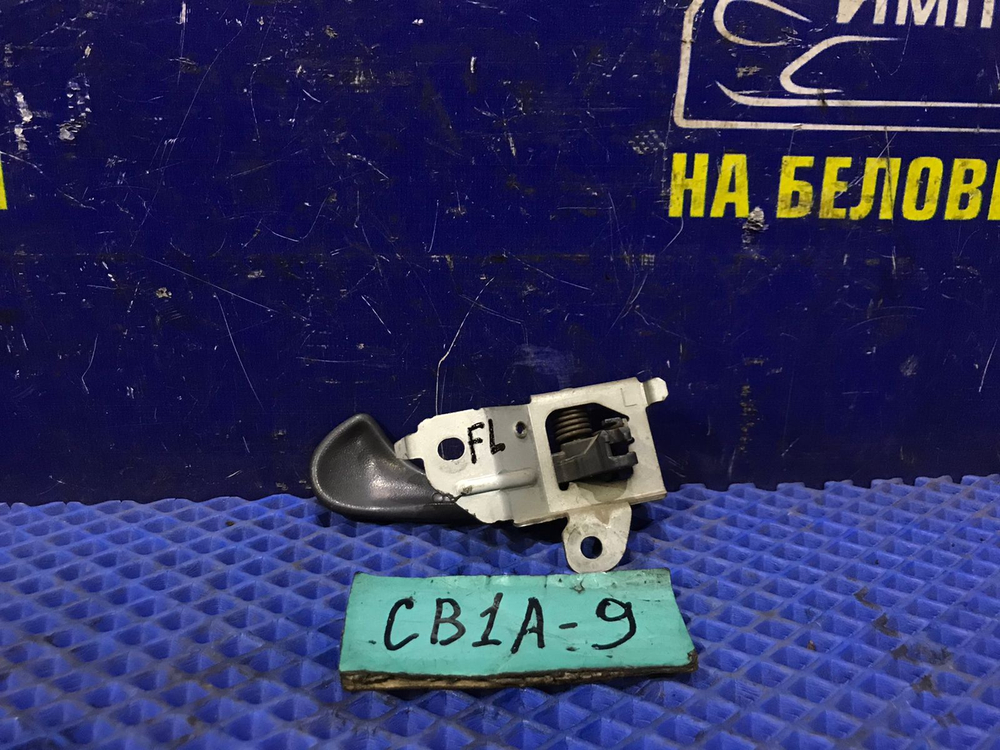 Ручка двери передней левой салонная MITSUBISHI LANCER 1994