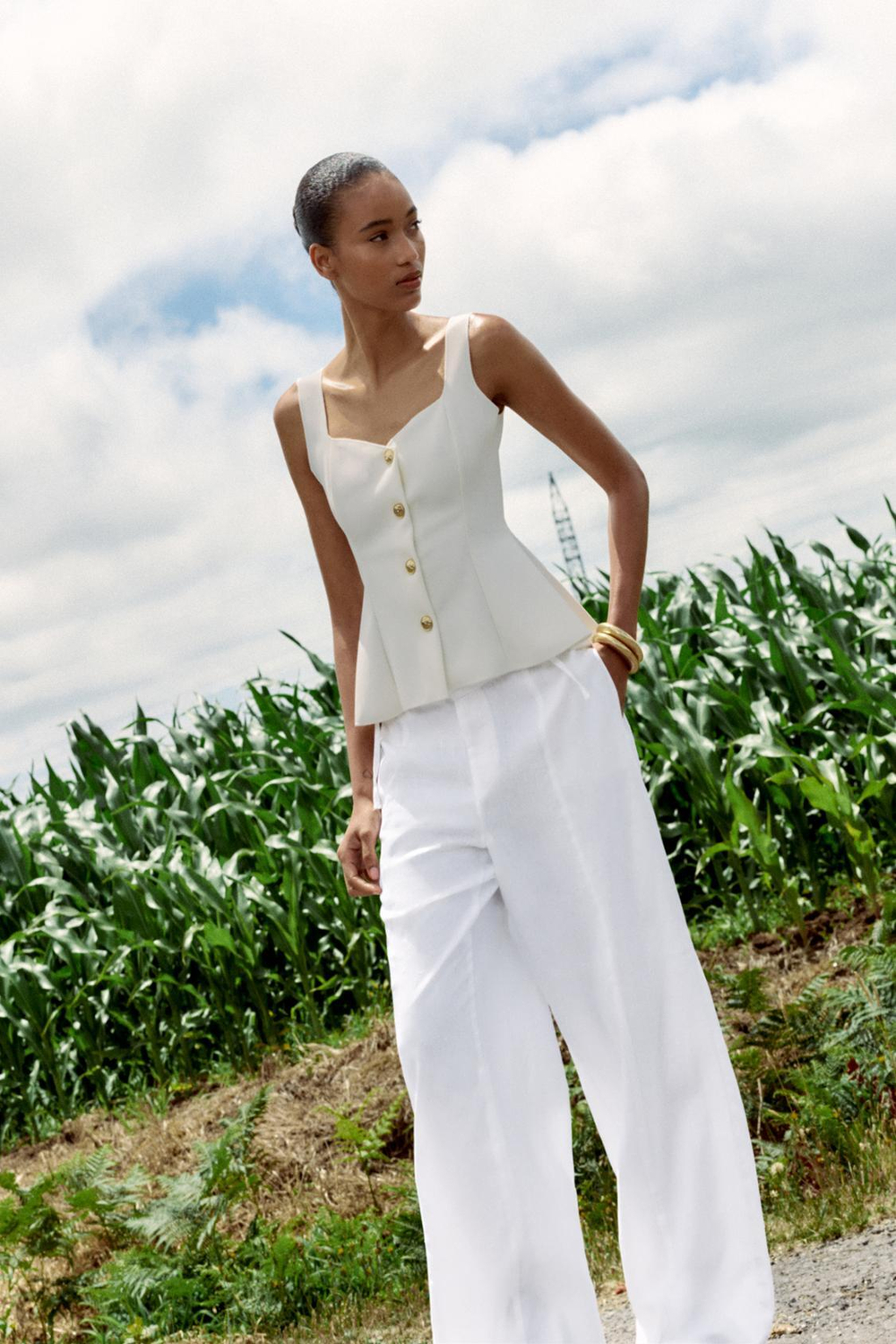 ZARA ЭЛАСТИЧНЫЙ ТОП-ЖИЛЕТ С БАСКОЙ, ЖЕЛТОВАТО-БЕЛЫЙ