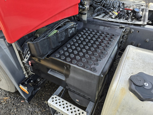 Крышка ящика АКБ 2017г.