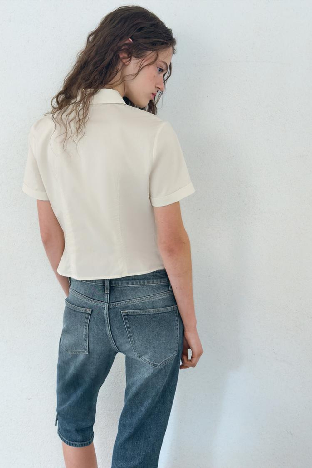 ZARA РУБАШКА ИЗ ПОПЛИНА С ВОЛАНАМИ И ЗАКЛЕПКАМИ, ЭКРЮ