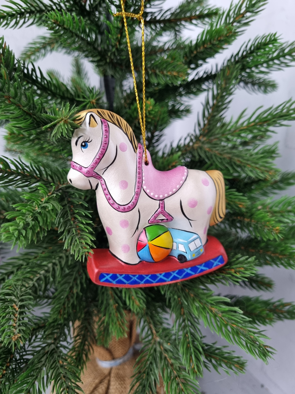 Лошадка с игрушками ёлочная игрушка из фарфора