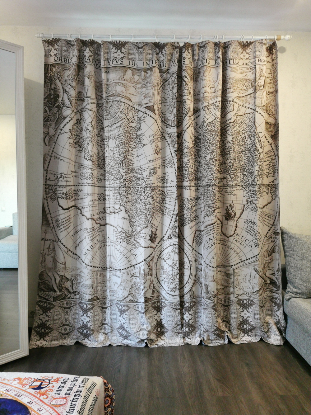 Шторы карта мира