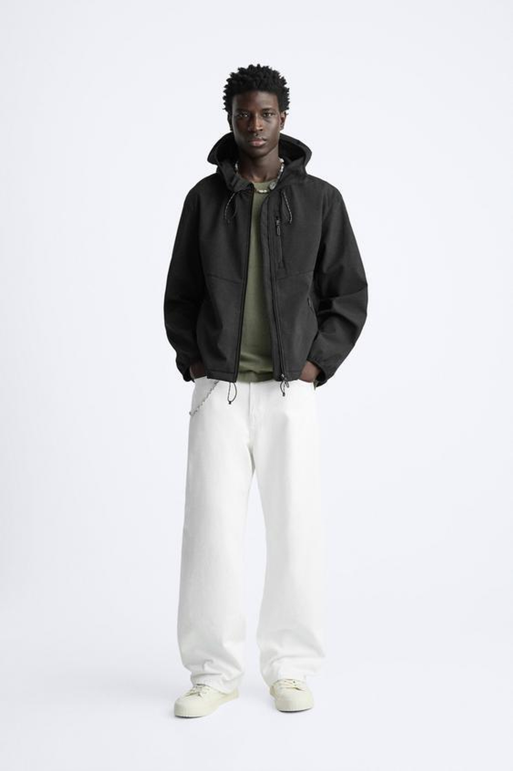 ZARA КУРТКА ИЗ ВЫСОКОТЕХНОЛОГИЧНОЙ ТКАНИ С КАПЮШОНОМ, ЧЕРНЫЙ