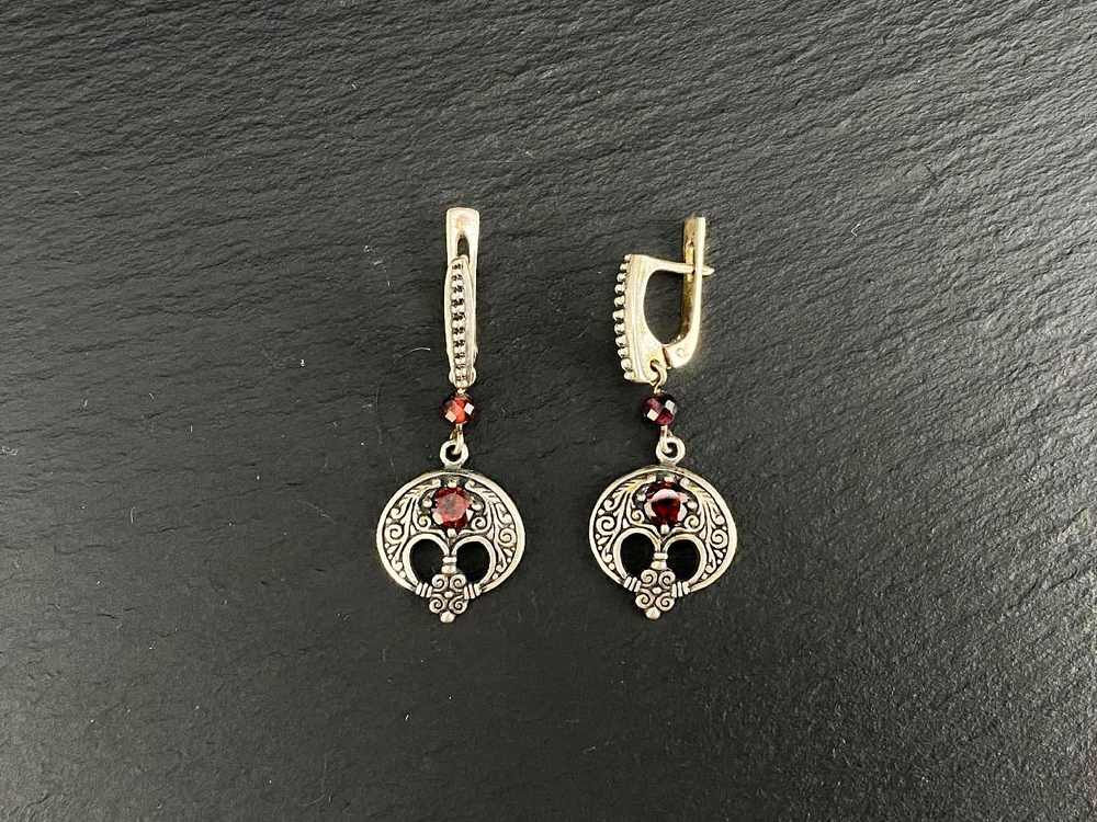 Серьги длинные "Лунницы весенние с крином".