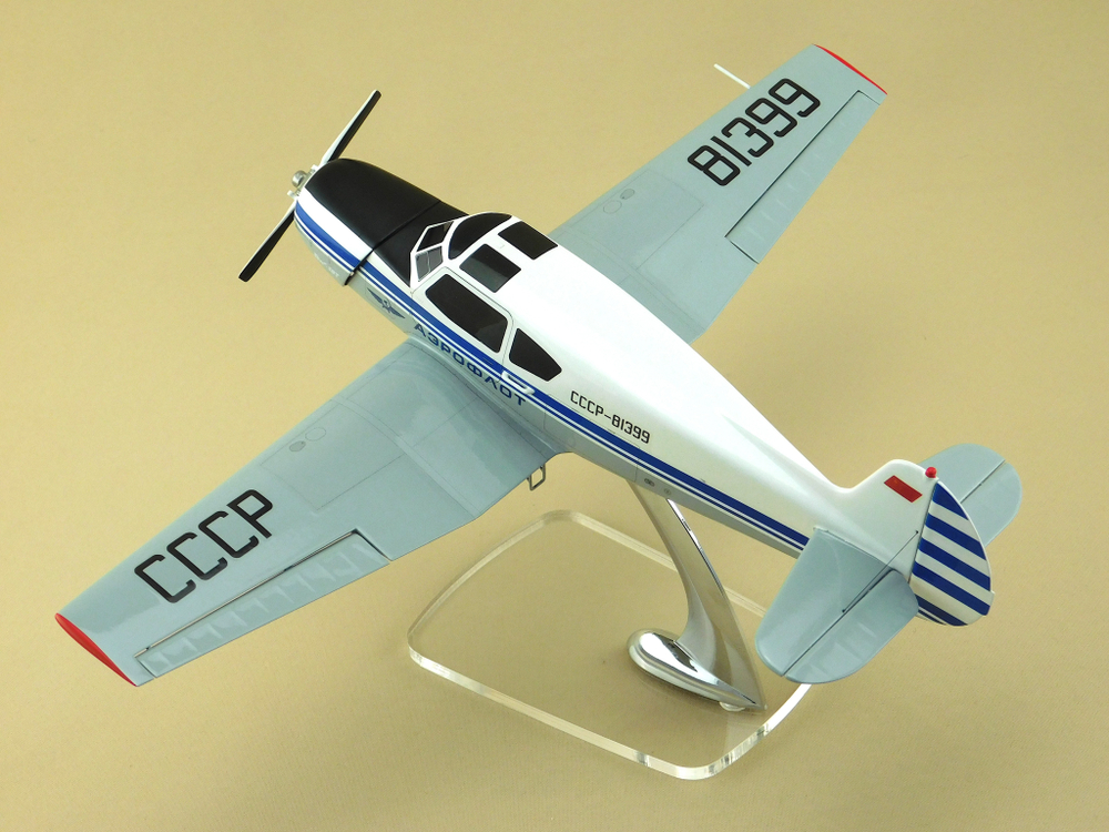 Модель самолета Як-18т (М1:30, Аэрофлот СССР-81399) с проработкой кабины