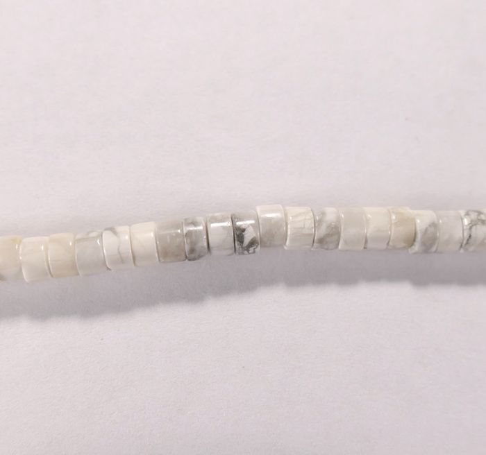 Бусина из магнезита с серыми прожилками, фигурная, 2x4 мм (рондель, гладкая)