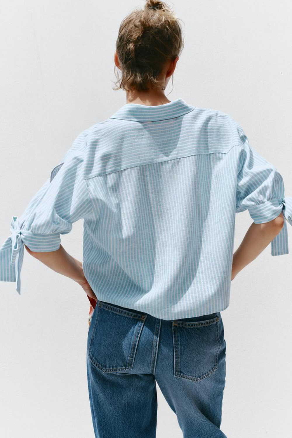 ZARA РУБАШКА В ПОЛОСКУ С ЗАВЯЗКАМИ И ЛЬНОМ, СИНИЙ/БЕЛЫЙ