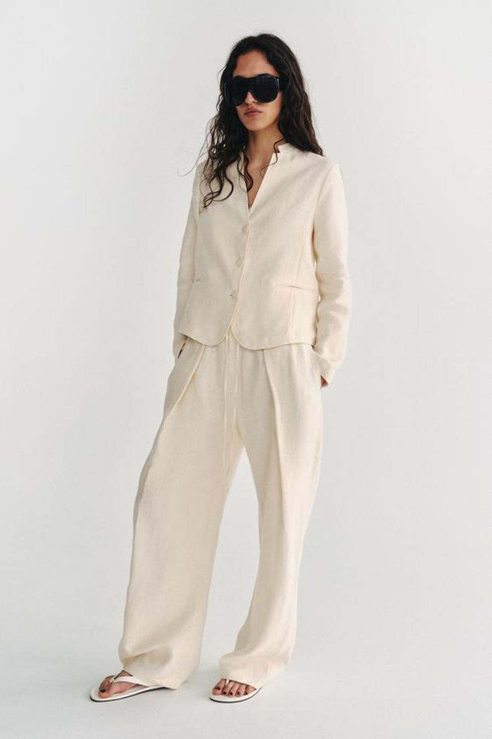 ZARA БРЮКИ СО СКЛАДКАМИ ИЗ 100% ЛЬНА — ZW COLLECTION, ЭКРЮ