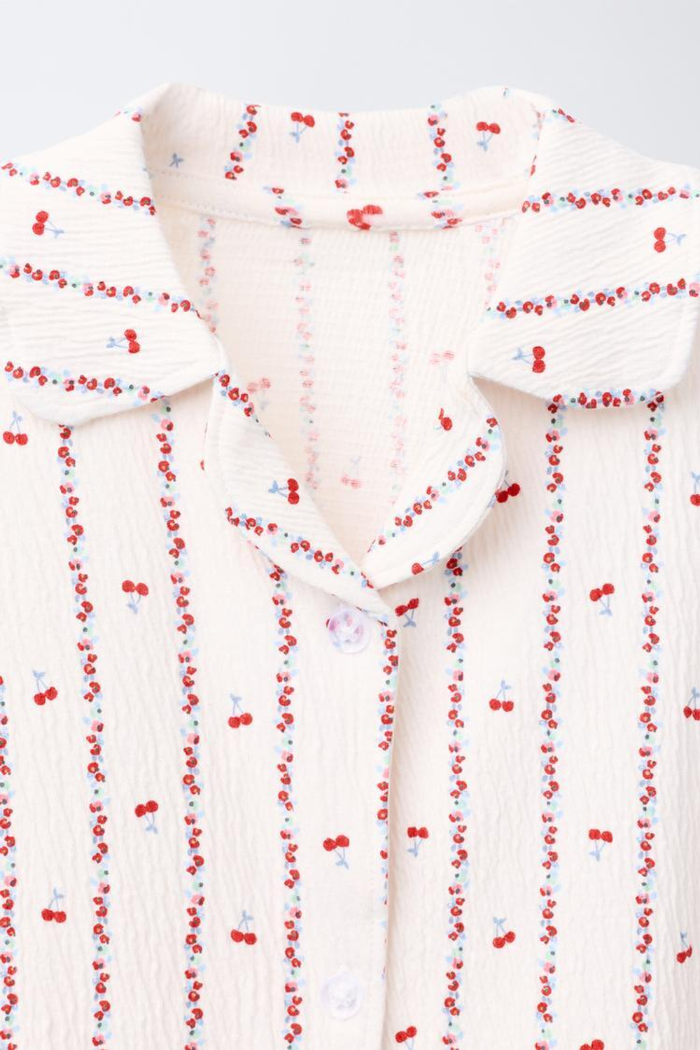 ZARA ПИЖАМА: РУБАШКА И БРЮКИ С ПРИНТОМ «ВИШНИ И ЦВЕТЫ», ЭКРЮ