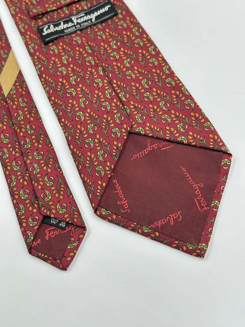 Галстук красный Salvatore Ferragamo