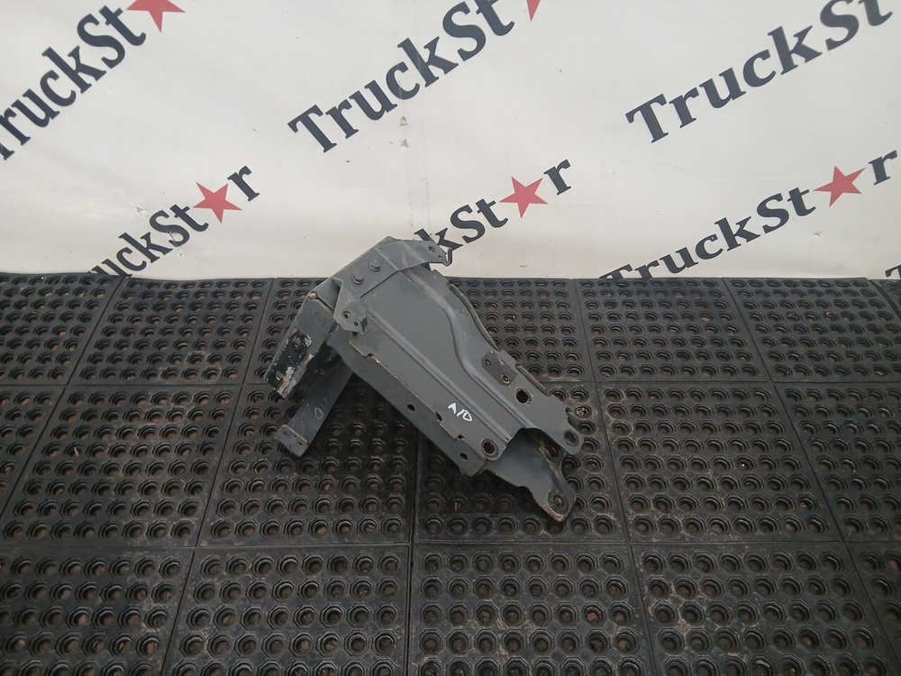 Кронштейн подножки левый 2020г