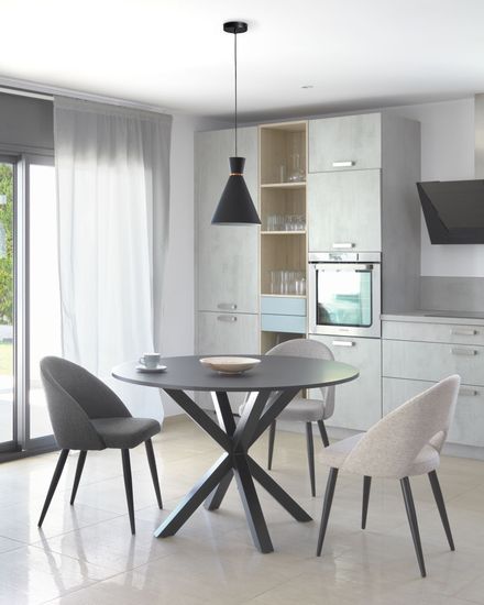 Бежевый стул Mael на стальных ножках с черной отделкой La Forma Испания 