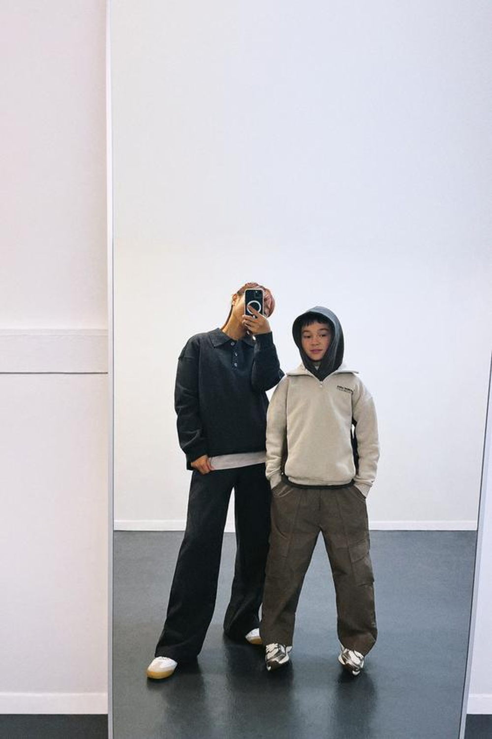 ZARA ТОЛСТОВКА С РЕЛЬЕФНОЙ НАДПИСЬЮ, СЕРО-КОРИЧНЕВЫЙ