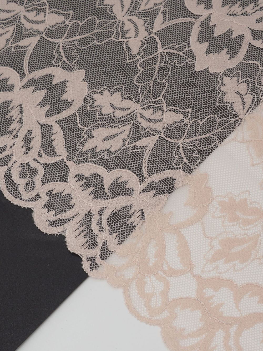 Эластичное кружево серебристый пион с розовинкой ширина 21 см