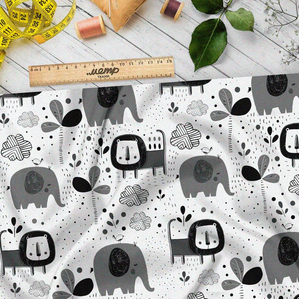 Ткань мембрана африканские звери на белом фоне