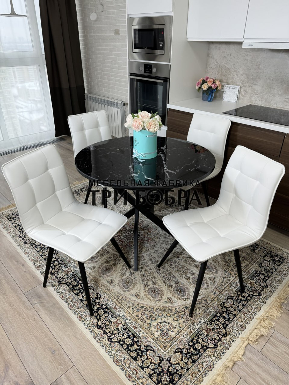 Круглый стеклянный раздвижной стол "Черный оникс" и стулья "ГУЧИ" белый