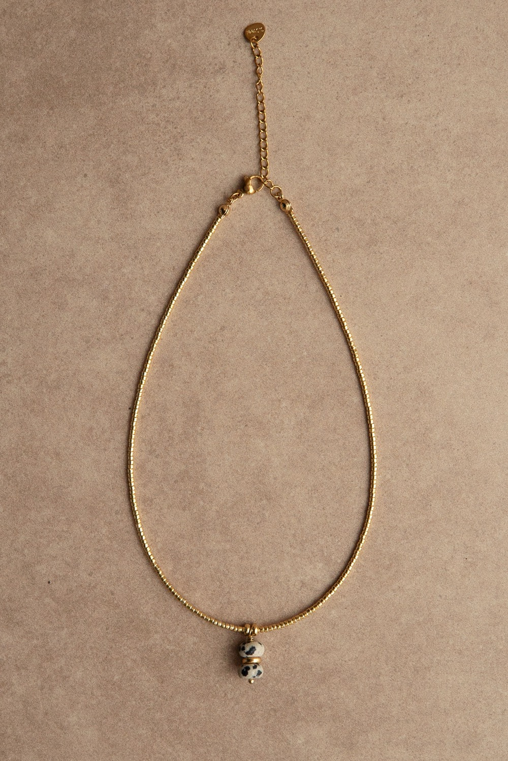 Чокер из золотого бисера с яшмой