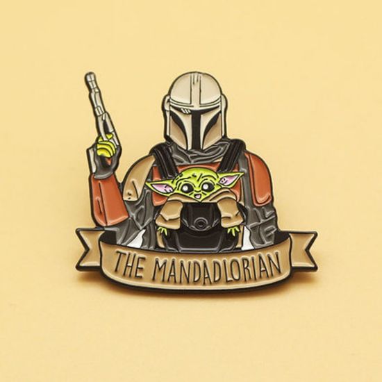 Значок металлический "Мандолорец и Малыш Йода" 3,5x4 см