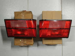 BMW E34 Задний фонарь в крышке багажника левый "Hella"