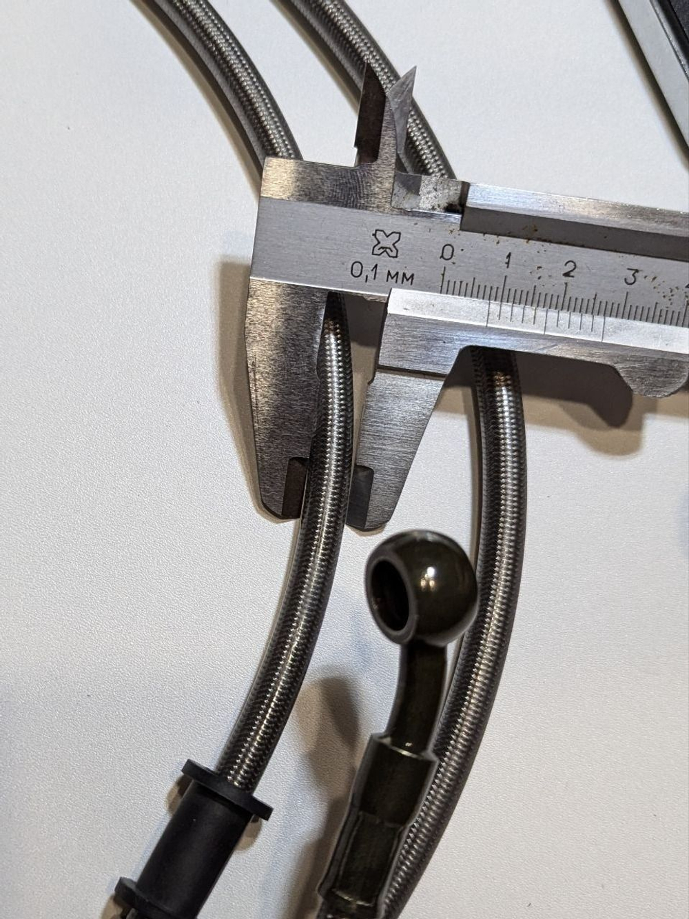 -t Шланг гидравлический тормозной (армированный) L2000 d10мм серый