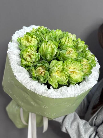 Монобукет из 15 пионовидных роз сорта "Вегги"