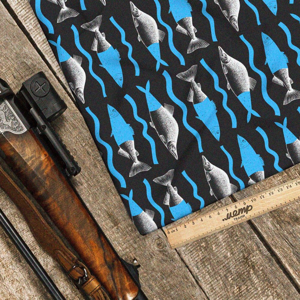 Ткань флис половинчатые рыбы на чёрном фоне