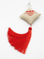 Ромб объемный на присоске DAF (экокожа, бежевый, красная вышивка, кисть)