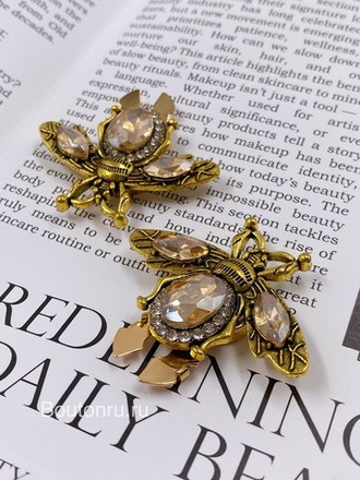 Накладка на пуговицу золотистая бронза "Жук" со стразами