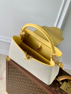 Louis Vuitton Capucines MM
