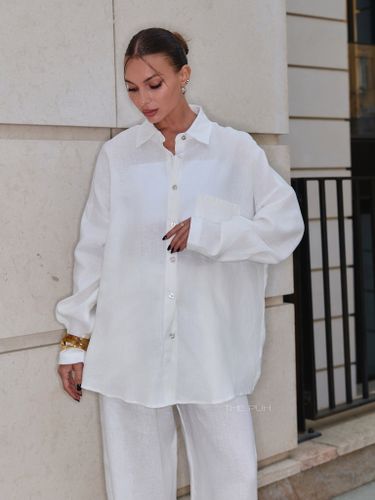 Льняной брючный костюм белого цвета