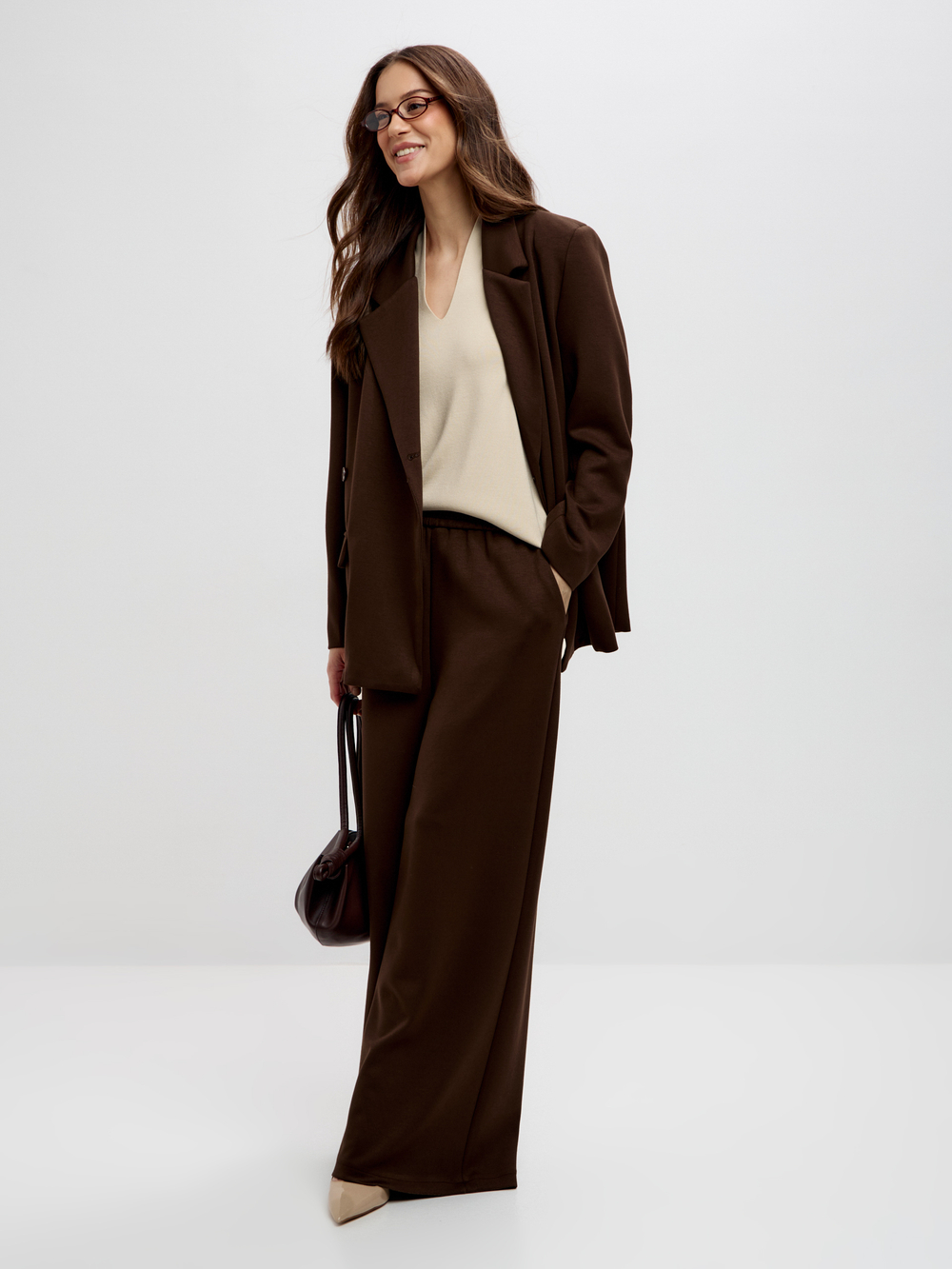 Костюм с широкими брюками