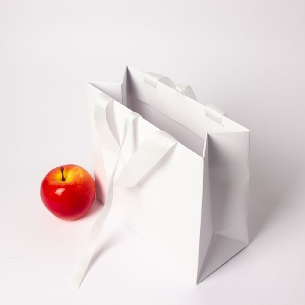 Пакет бумажный 23x20x10, белый матовый, с вклееной ручкой