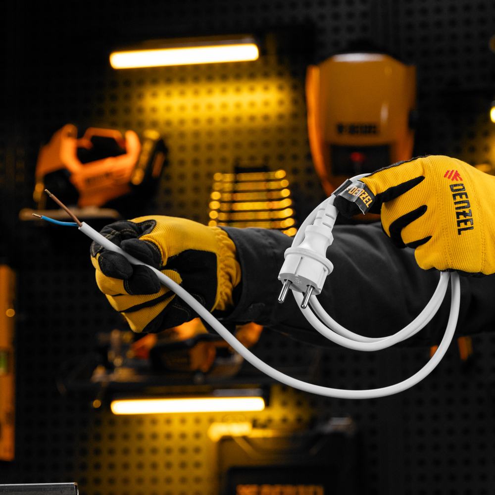 Шнур сетевой Energy Series, ПВС, 1,5 м, 2 x 1,5 мм, с неразборной вилкой, белый, Denzel