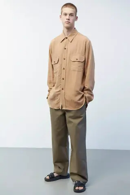 Объемная рубашка из льна карамельного цвета