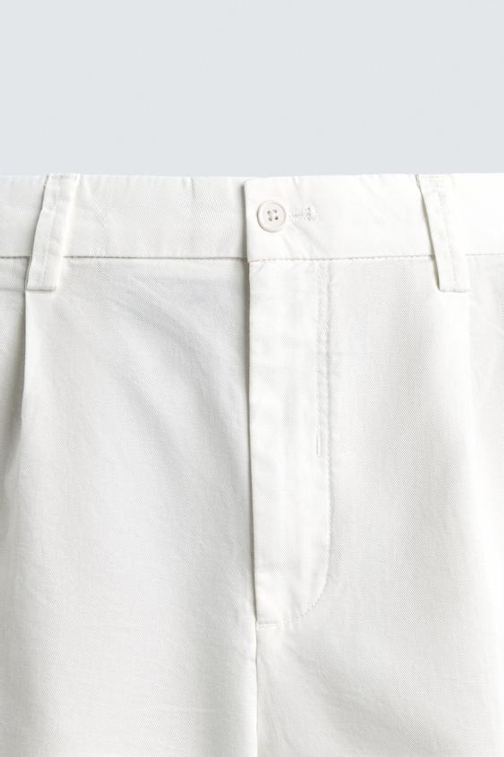 ZARA ШОРТЫ REGULAR FIT СО СКЛАДКАМИ, ЖЕЛТОВАТО-БЕЛЫЙ