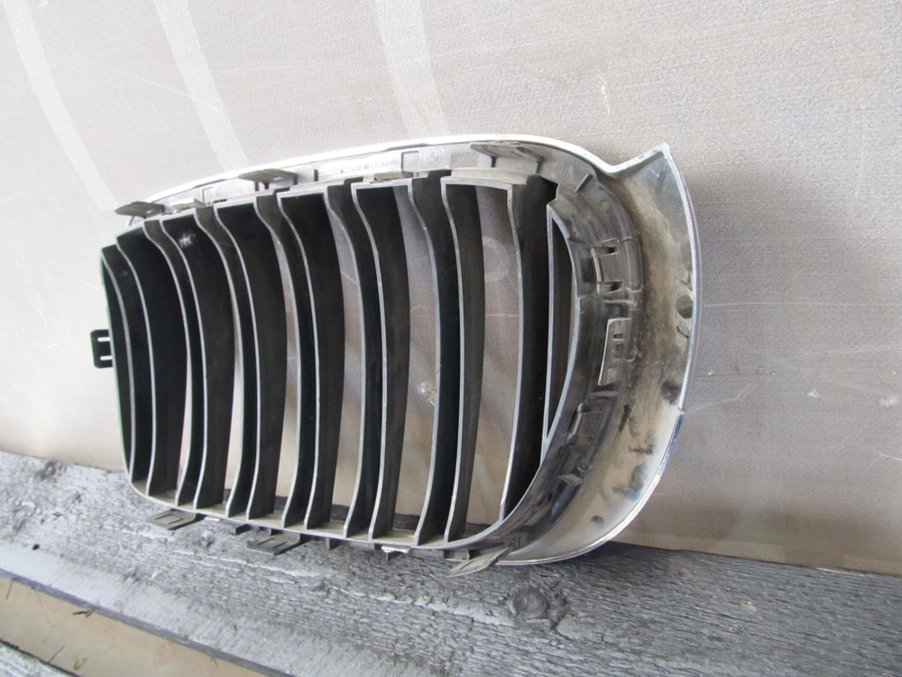 Решетка радиатора правая  BMW X3 (F25) 14-17 Б/У Оригинал 51117338572