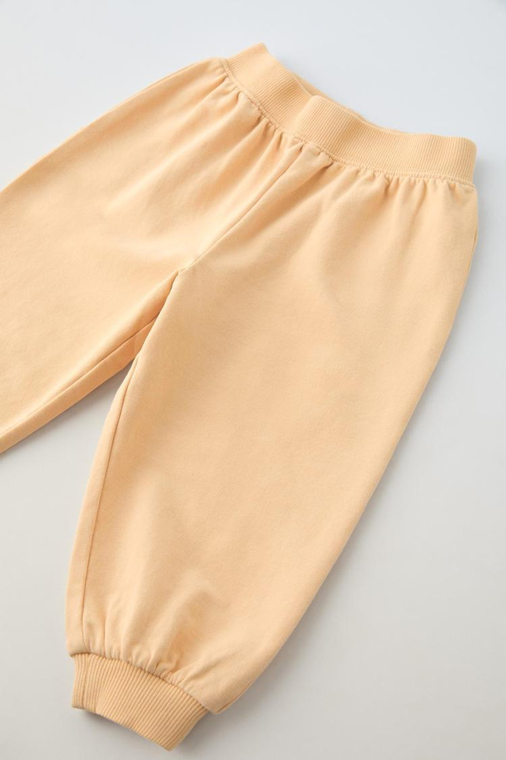 ZARA ОДНОТОННЫЙ КОМПЛЕКТ ИЗ ТОЛСТОВКИ И БРЮК ИЗ МЯГКОЙ ТКАНИ, МЯГКИЙ ЖЕЛТЫЙ