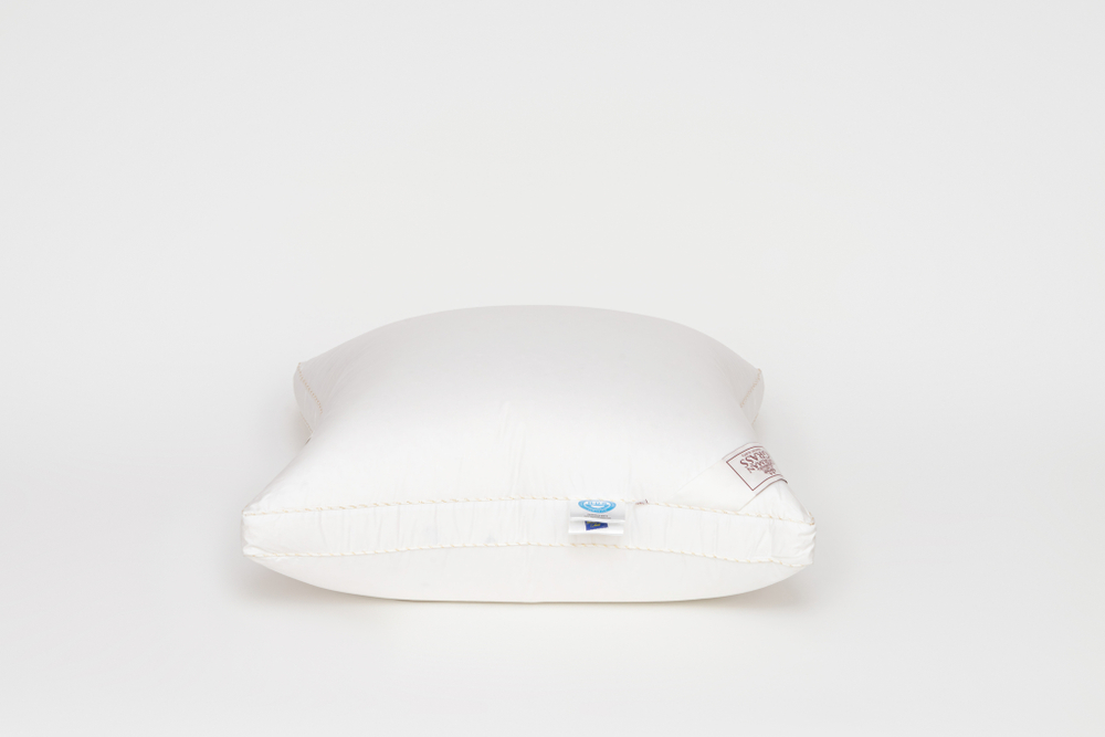 Подушка трехкамерная 3D упругая с бортиком 68х68 German Grass King Down