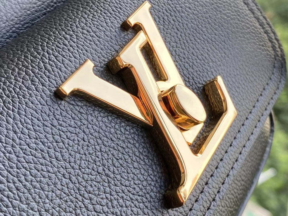 Louis Vuitton Lockme Bucket